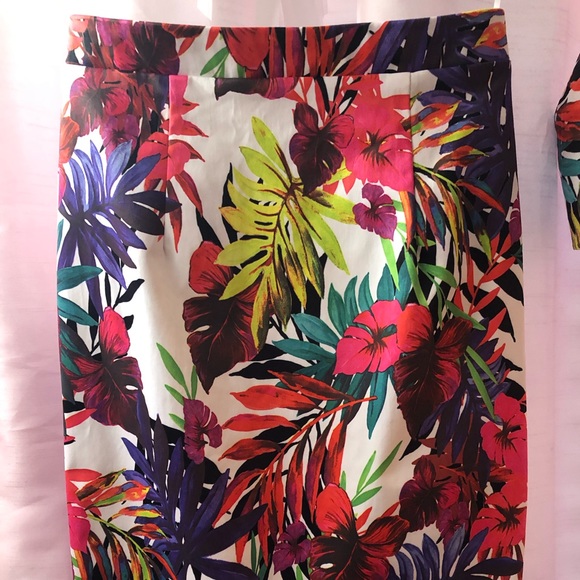 Two pieces outfit. - Picture 2 of 4